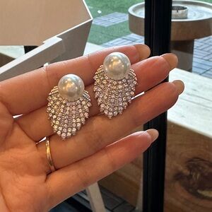 NWT Radiant Silver Pearl and Crystal Earrings/fashion